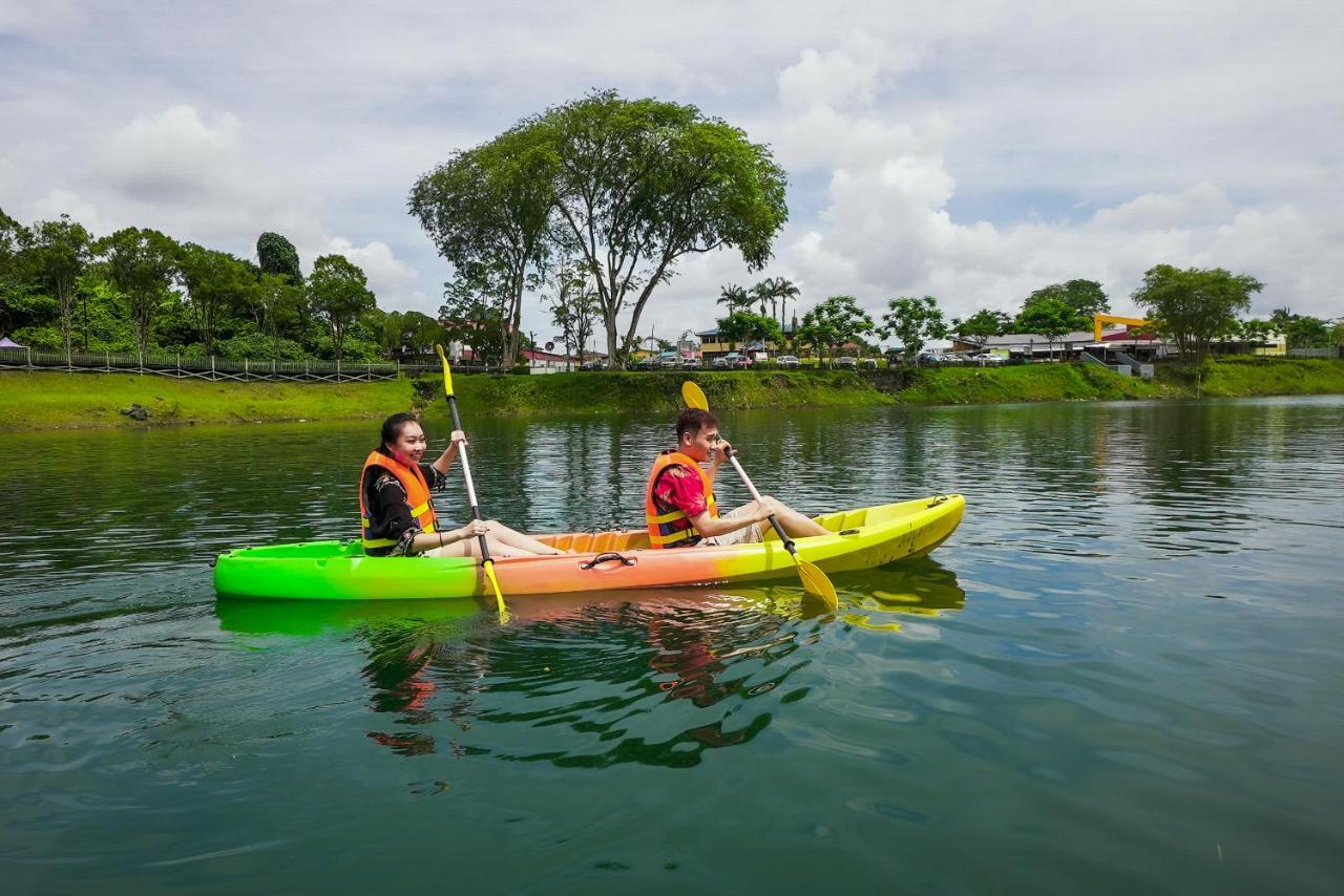 Roxy Tasik Biru Resort City Bau Dış mekan fotoğraf